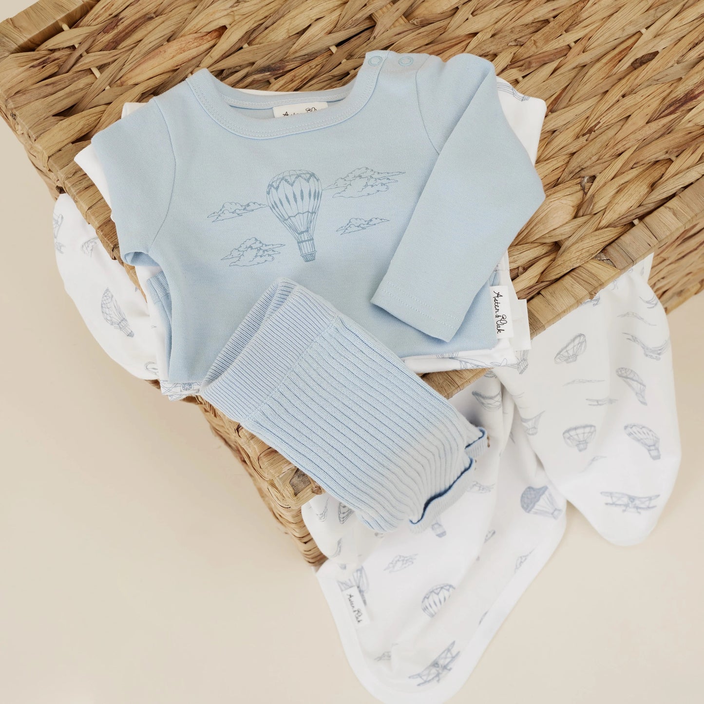 Organic Cotton Infant Hat - Blue Airplanes
✦ 100% Organic Cotton ✦ One size fits 0-6M ✦ Machine washable ✦ Imported ✦ Fast Shipping & Free Returns